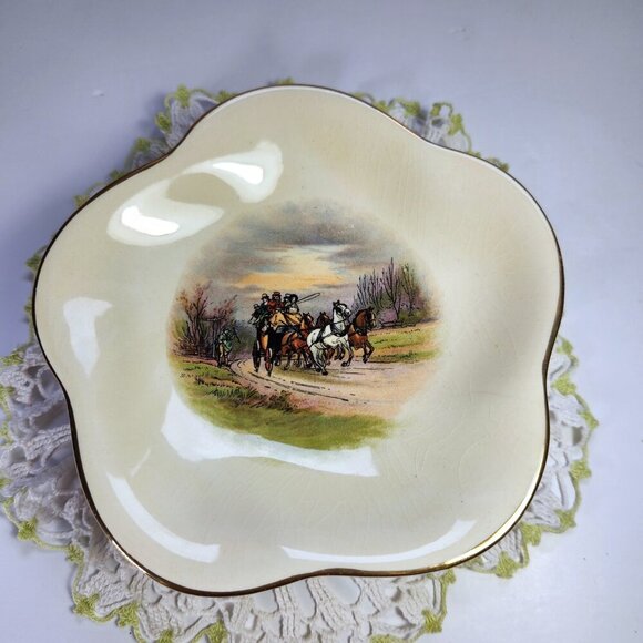Royal Winton Candy Dish Old English Coaching Scenes Pedestal Base - Picture 3 of 10